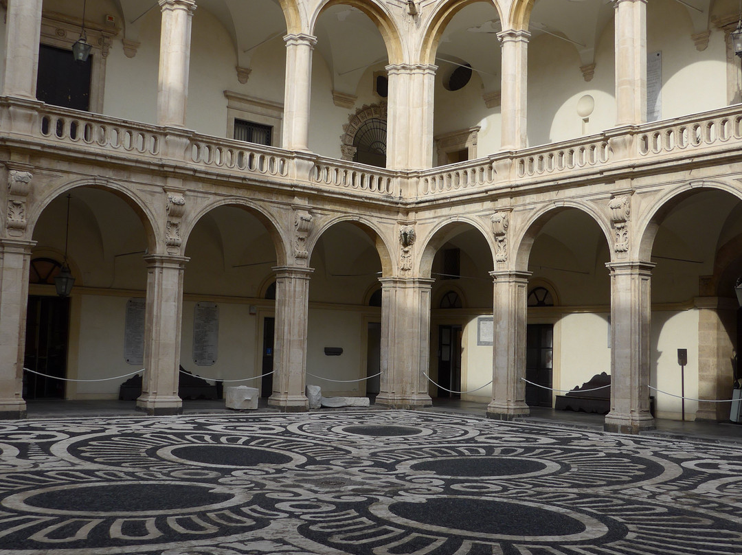 Palazzo Centrale-卡塔尼亚必去景点