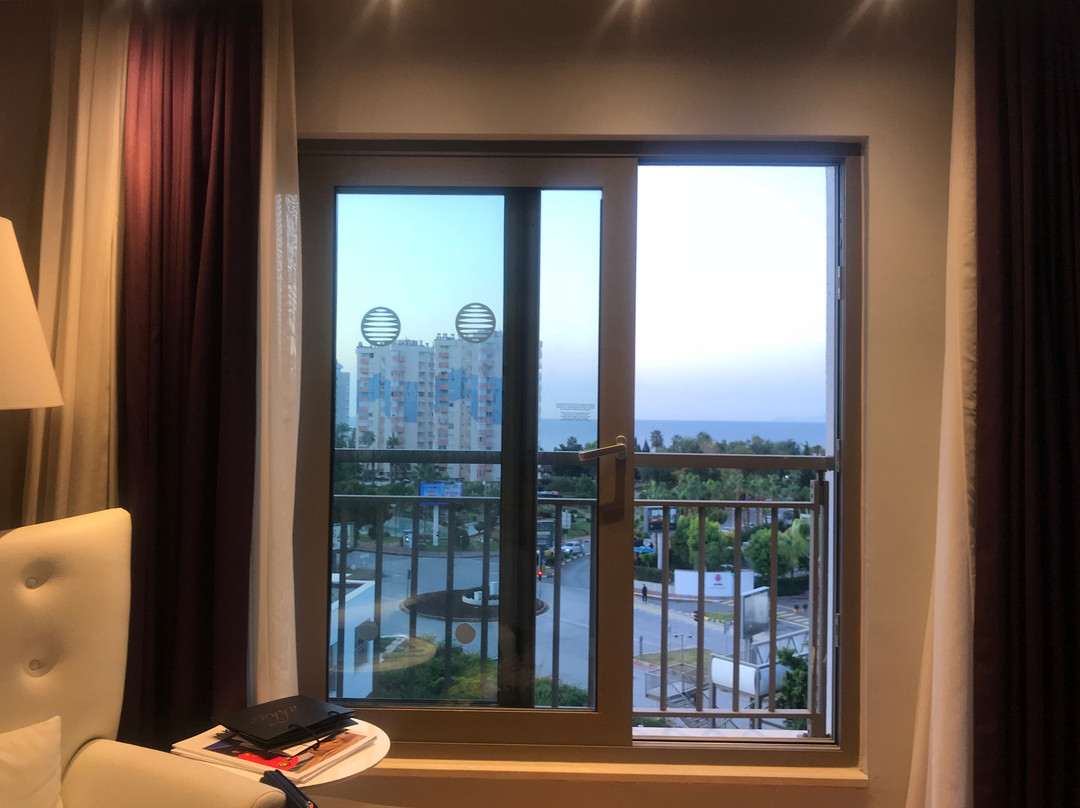 Akra V Hotel主图