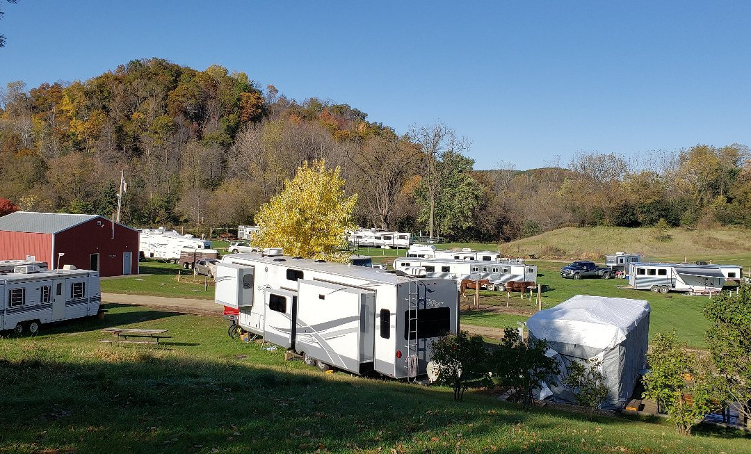 Hay Creek Valley Campground and Old Western Saloon-雷德温必去景点