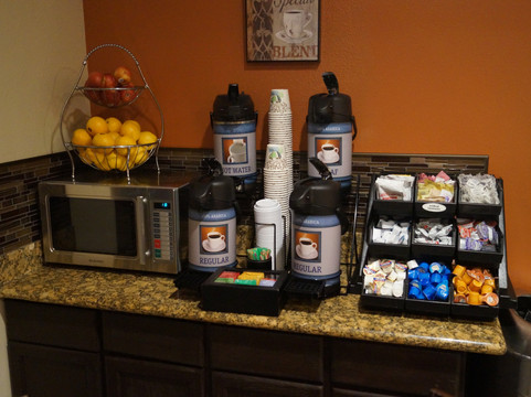 贝斯维斯特奥克兰机场套房酒店主图