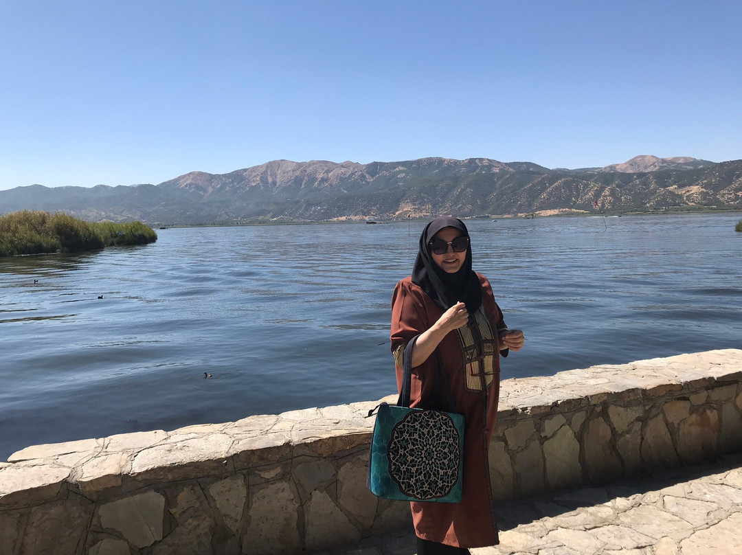 Zarivar Lake景点图片
