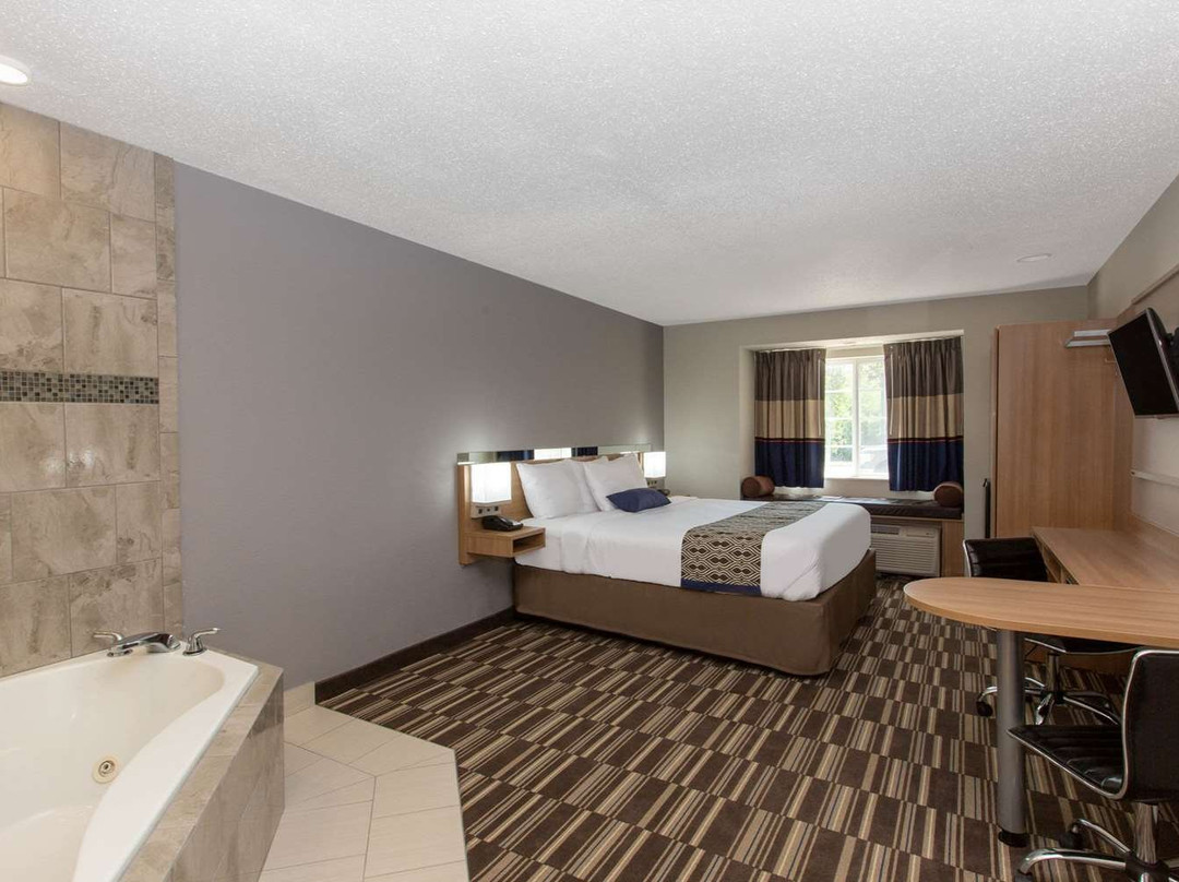 奥古斯塔河观察麦客达套房酒店主图