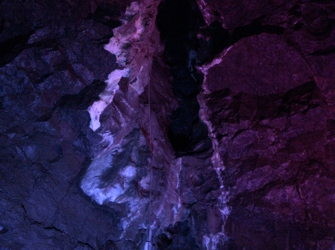 White Scar Cave景点图片