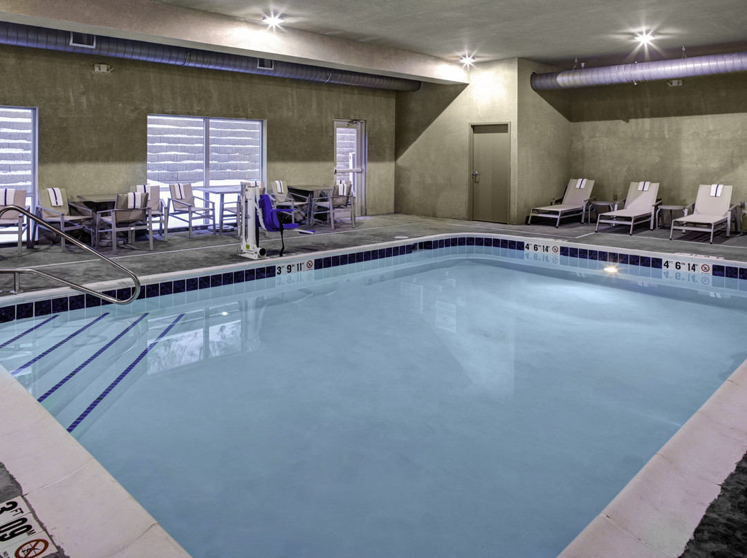 Holiday Inn Express & Suites Coldwater By IHG主图