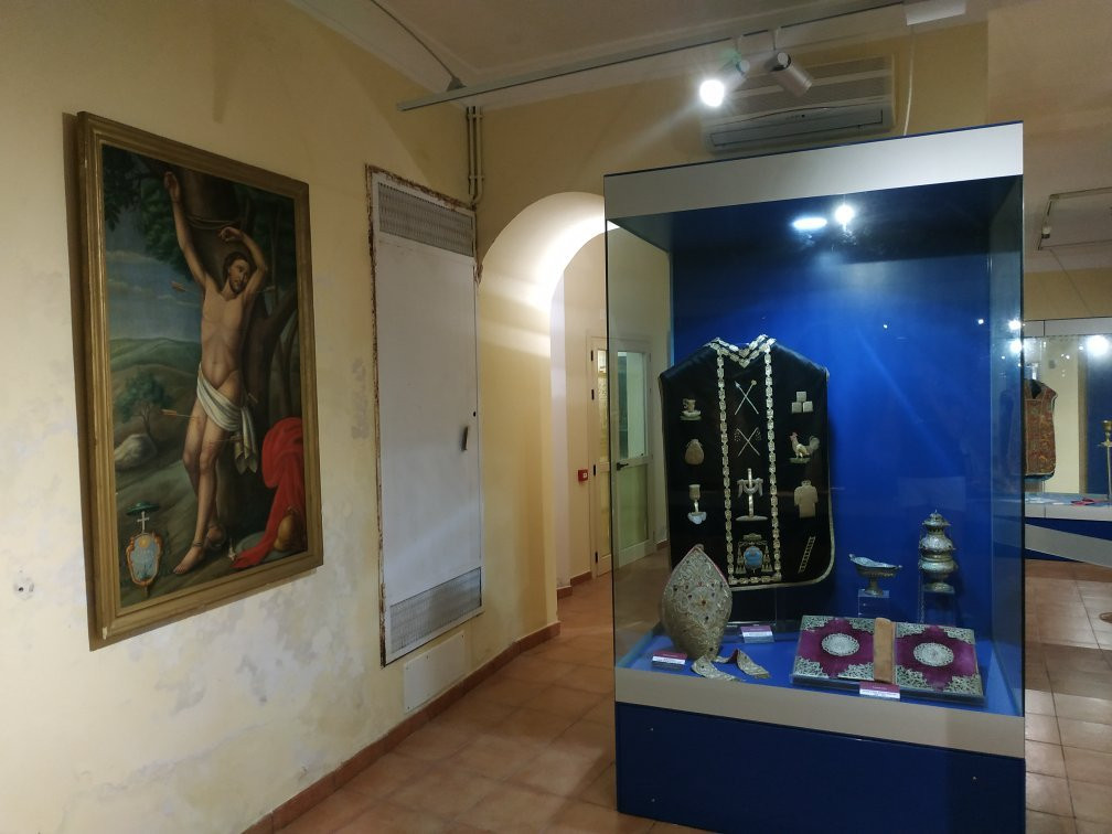 Museo Diocesano Di Arte Sacra Di Squillace-Squillace必去景点