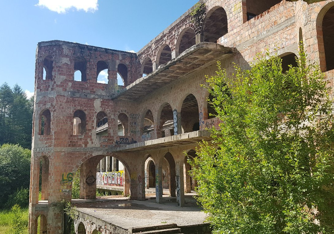Lapalice Castle景点图片
