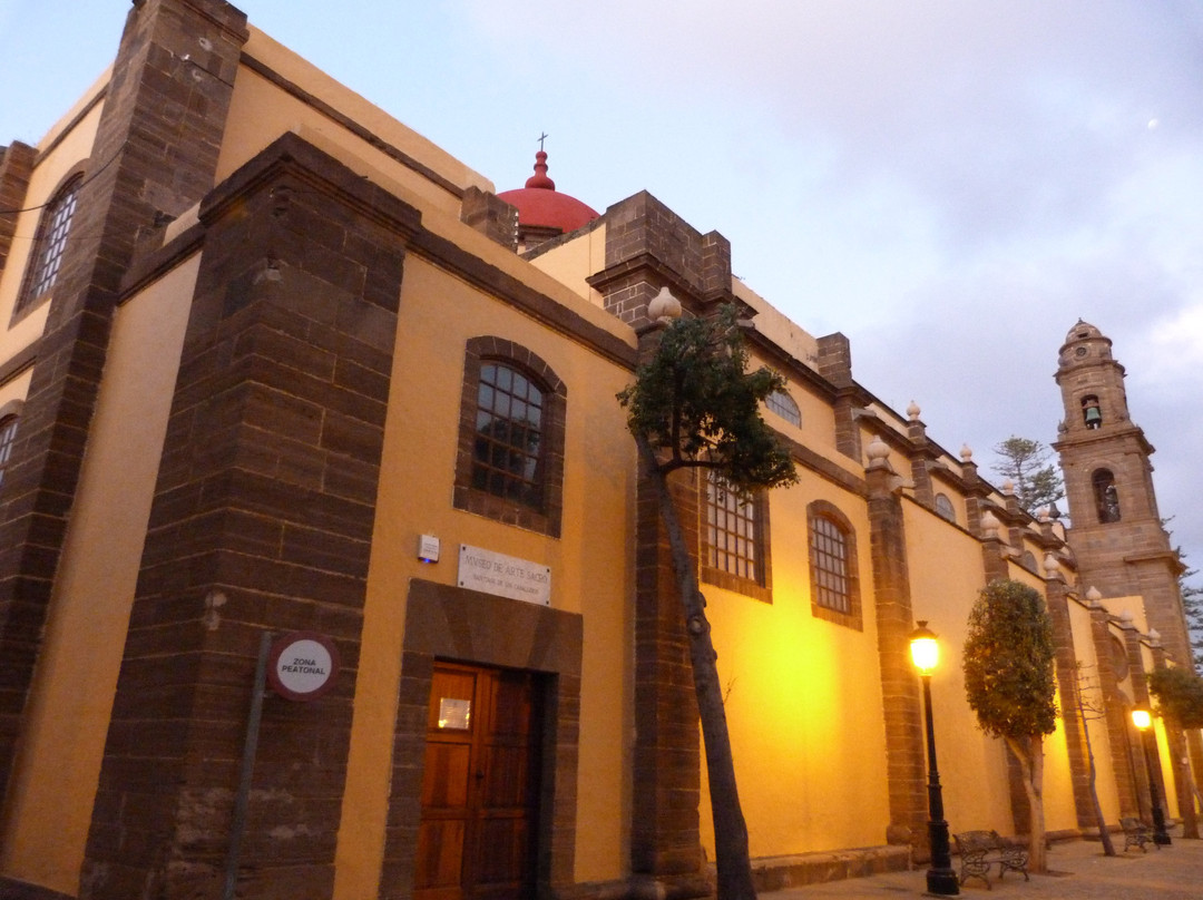 Iglesia de Santiago de los Caballeros景点图片