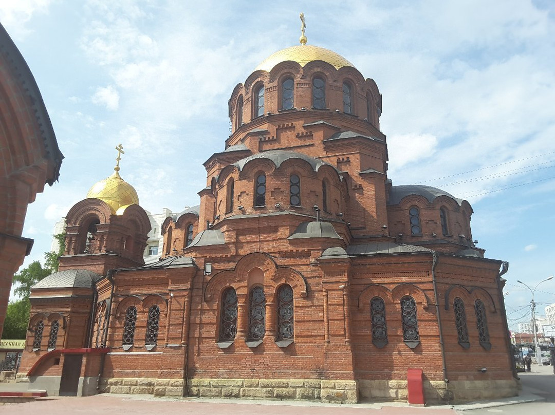 Alexandre Nevsky Cathedral (Sobor Alexandra Nevskogo)景点图片