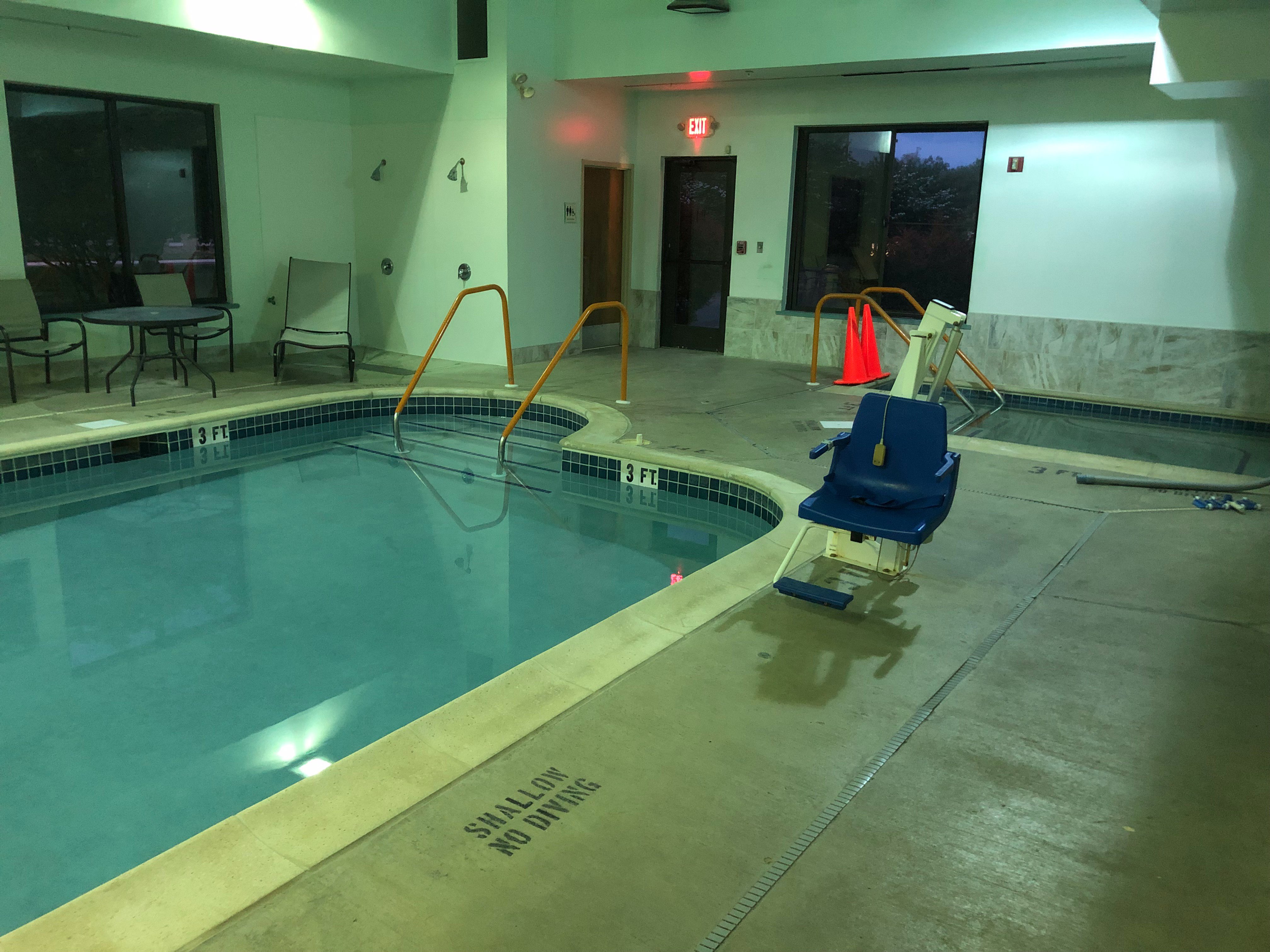 La Quinta Inn & Suites by Wyndham Mechanicsburg - Harrisburg-泳池