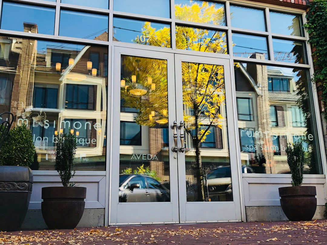 Rumi Simone Spa Salon Boutique-莱克奥斯韦戈必去景点