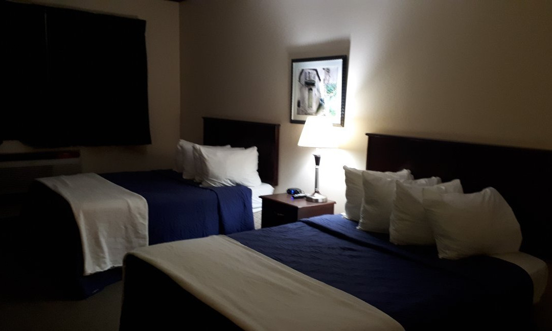 Causeway Bay Hotel Sparwood主图