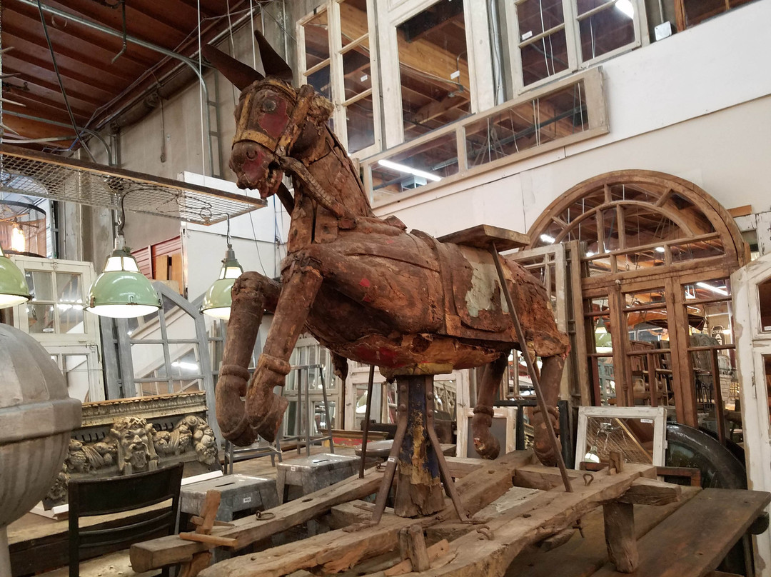 Antiquites Warehouse-凤凰城必去景点