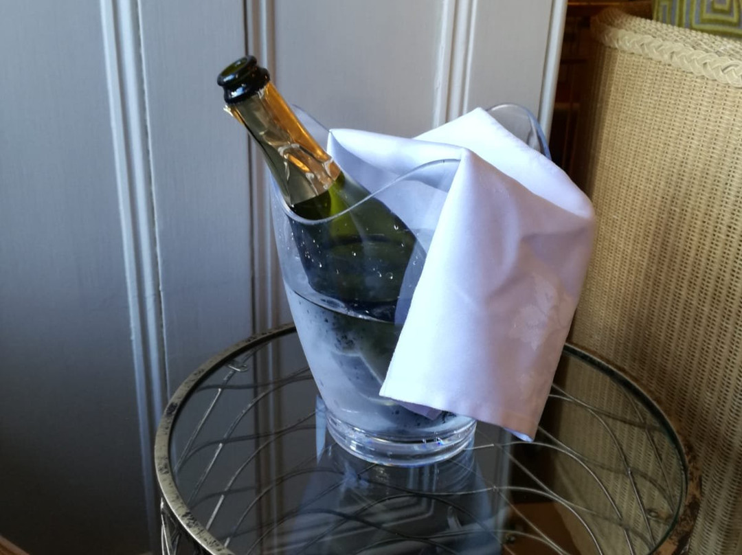 西屋乡村酒店主图