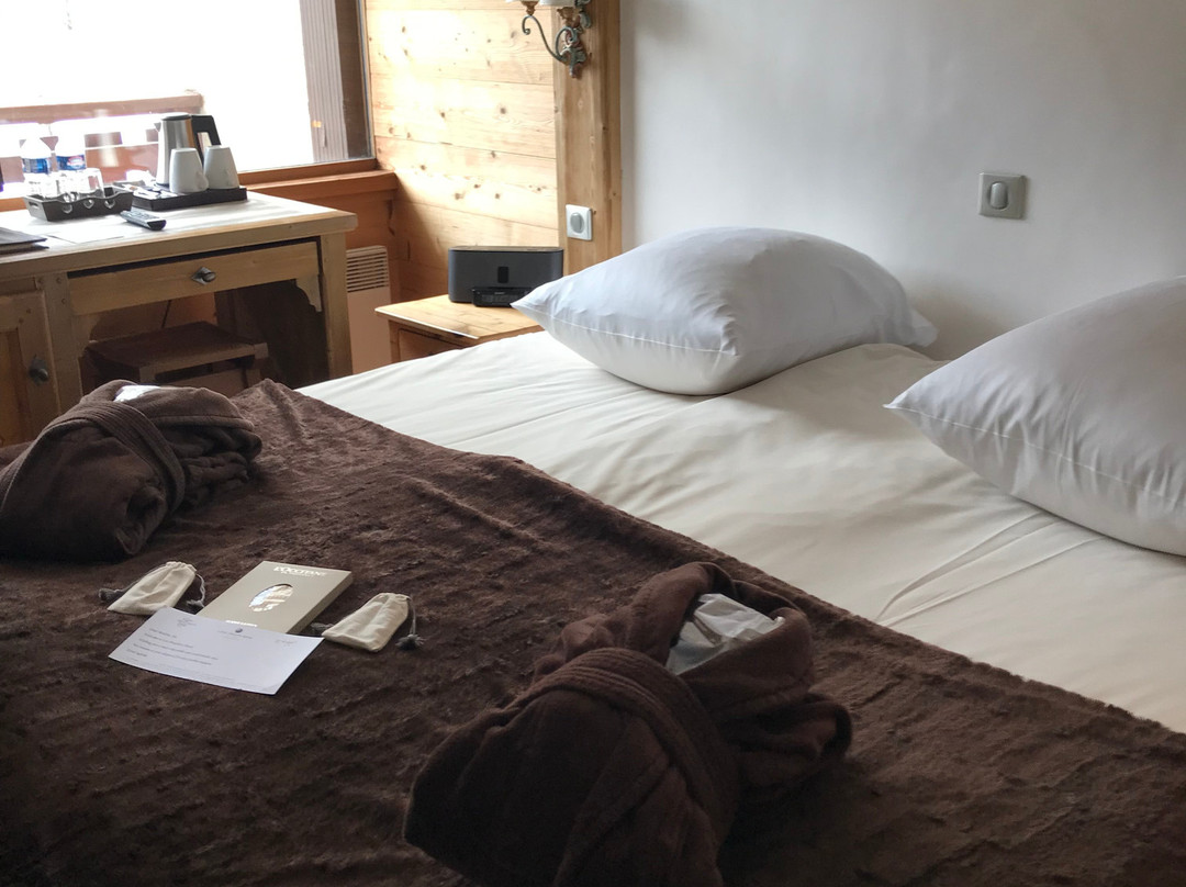 Les Peupliers Hotel主图