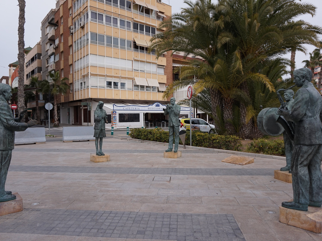 Monumento Homenaje a los Musicos Torrevejenses景点图片