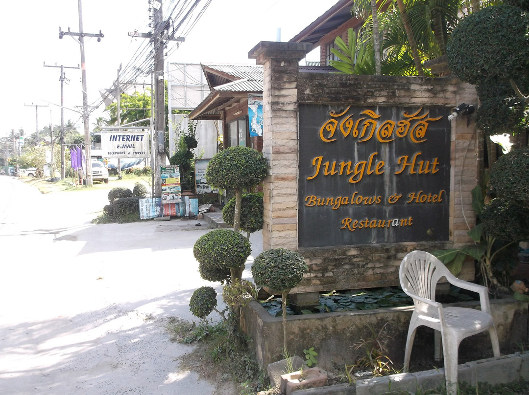 Jungle Hut Bungalow and Hotel主图