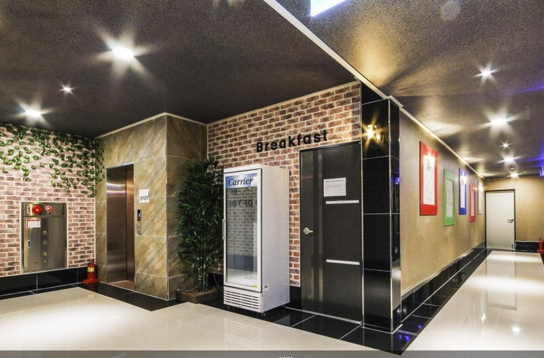 Goldenroot Hotel in Gimhae主图