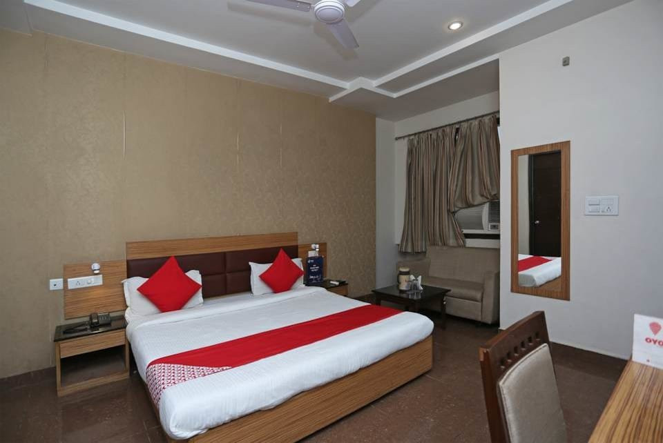 OYO 3523 Tekarees Inn Mahanagar主图
