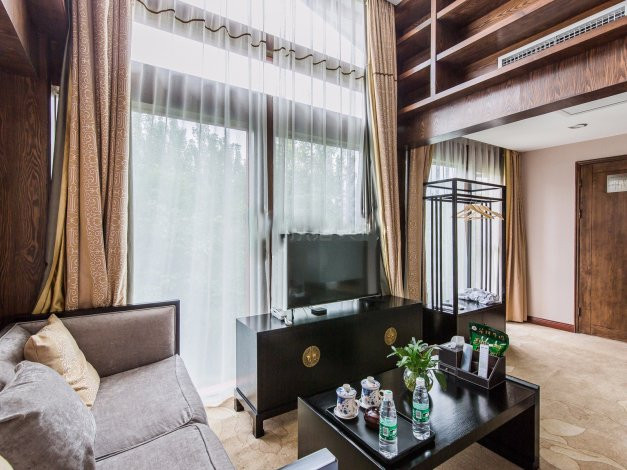 花间集驿栈主图