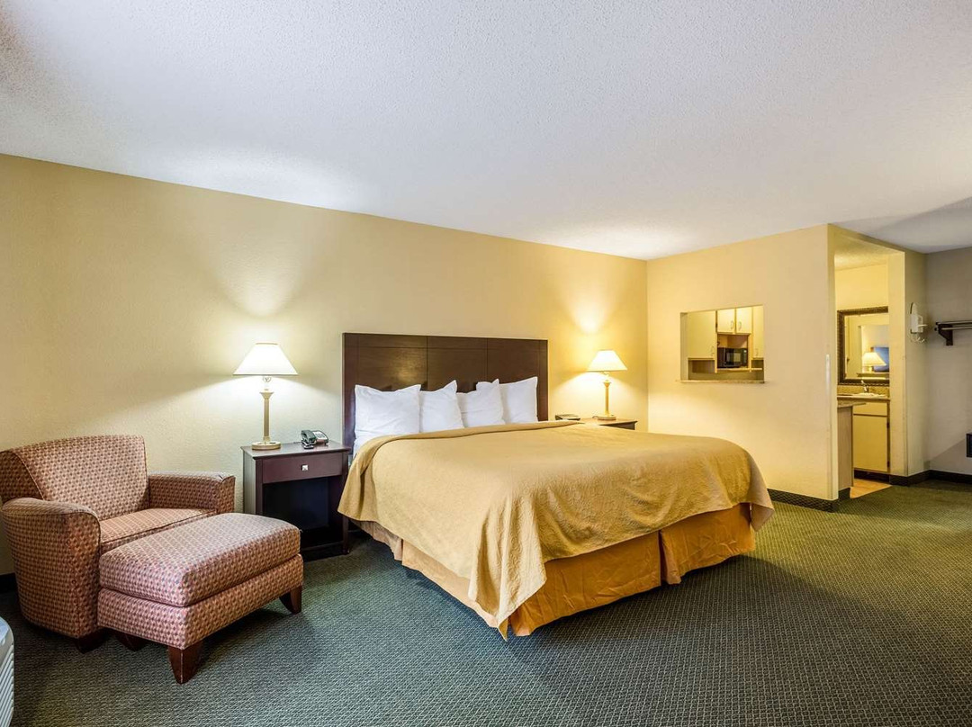 Quality Inn & Conference Center主图