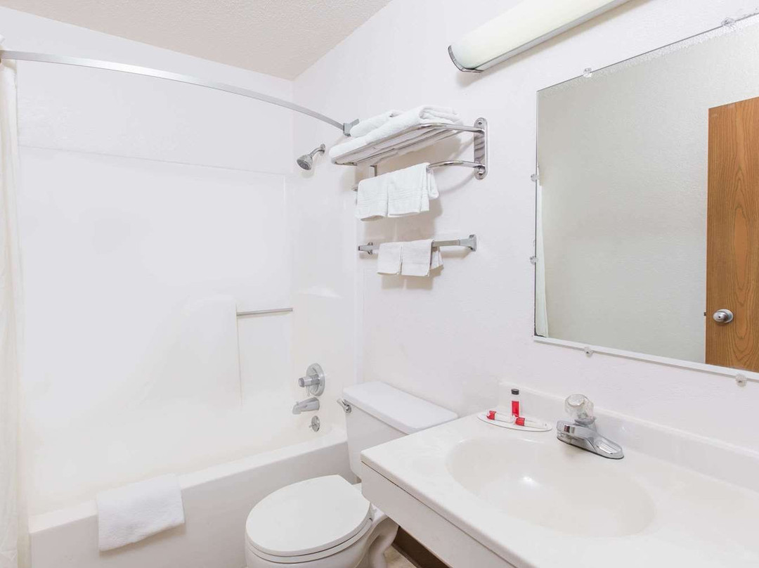 Super 8 by Wyndham Wayne主图