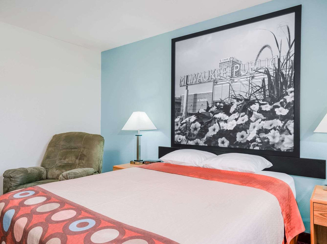 托玛速8酒店主图