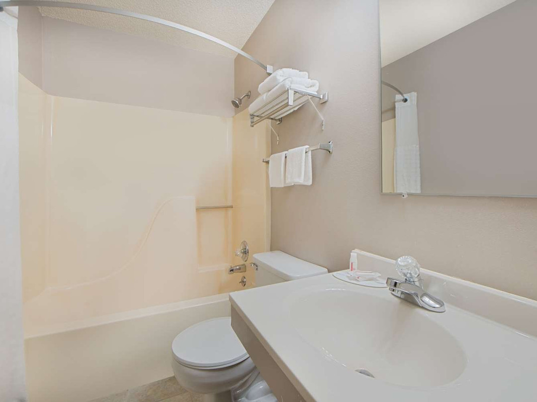 Super 8 by Wyndham Pella主图