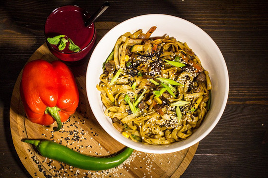 Dyadya. Kitchen & Bar主图