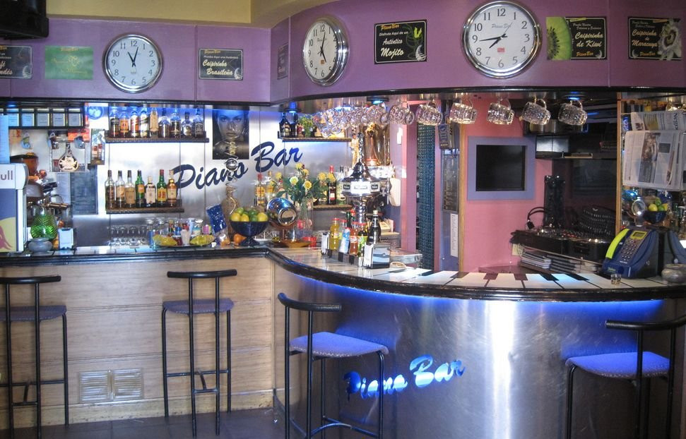 Cardenadijo旅游景点-Piano Bar