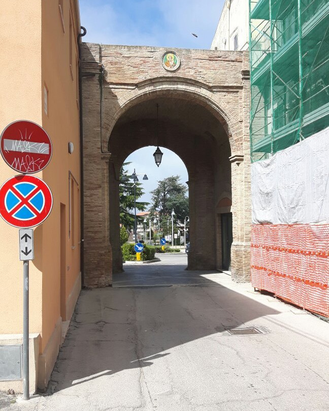 Arco Porta Nuova-瓦斯托必去景点