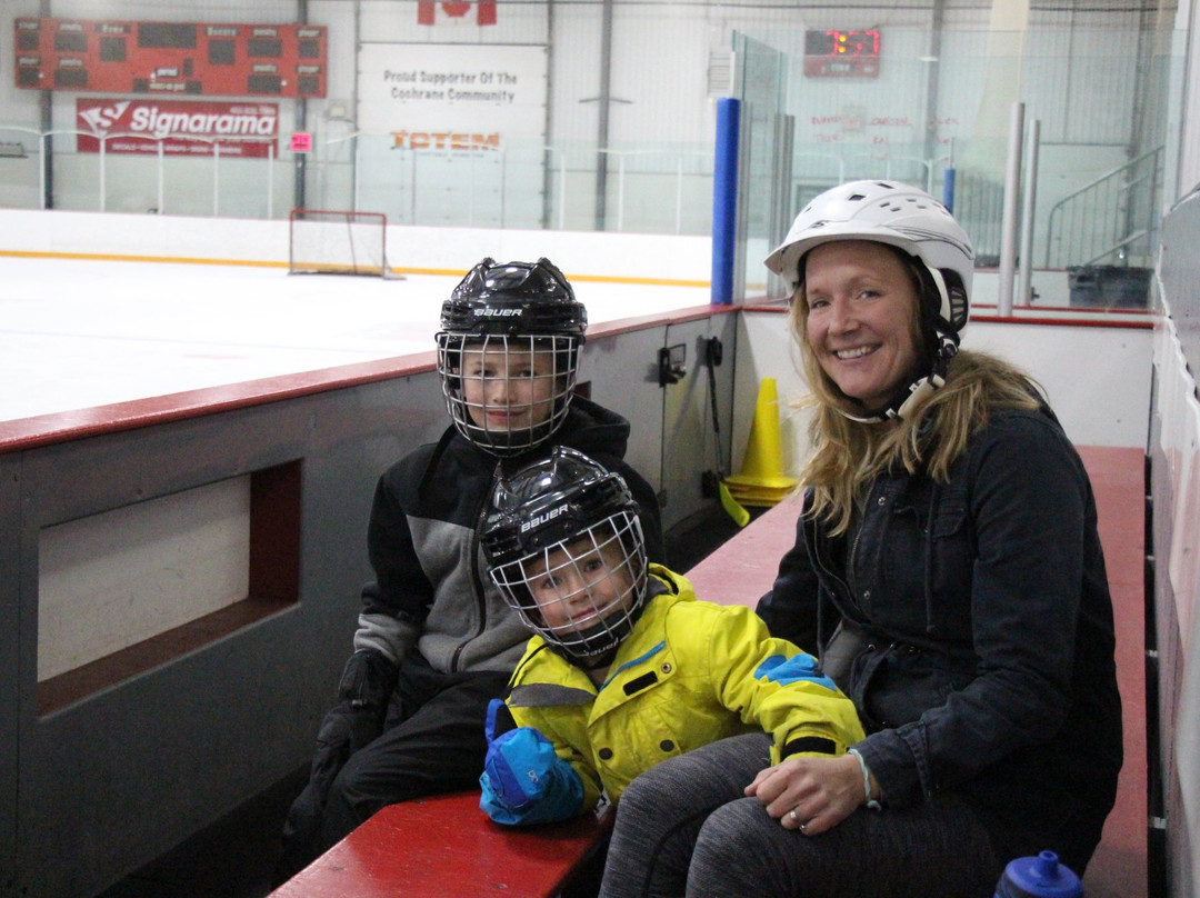 Spray Lake Sawmills Family Sports Centre-科克伦必去景点