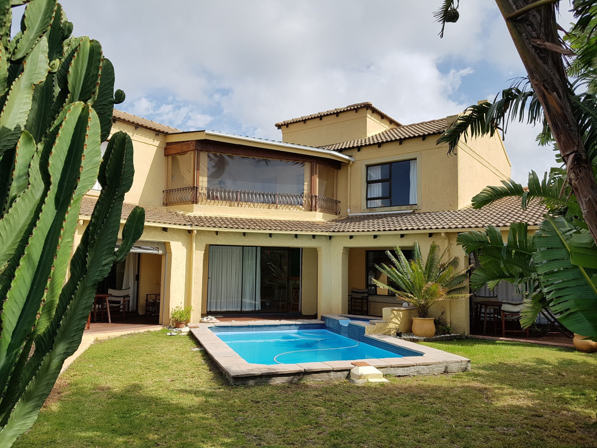 Gaestehaus Saxonia-泳池