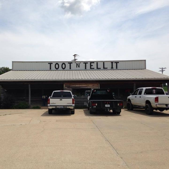 Dyer餐馆和美食-Toot n Tell It