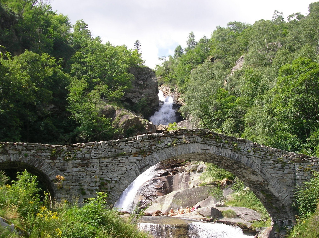 Traversella旅游景点-Cascata di Fondo
