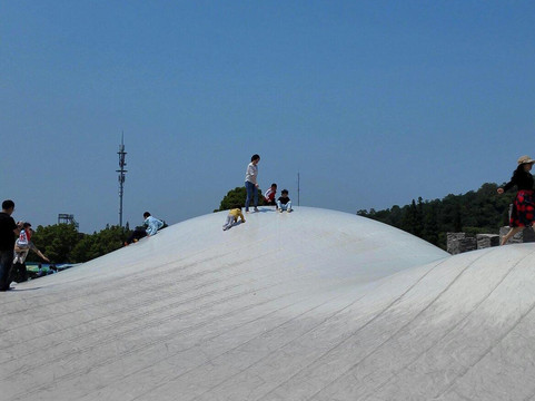 上海月湖雕塑公园-上海市必去景点