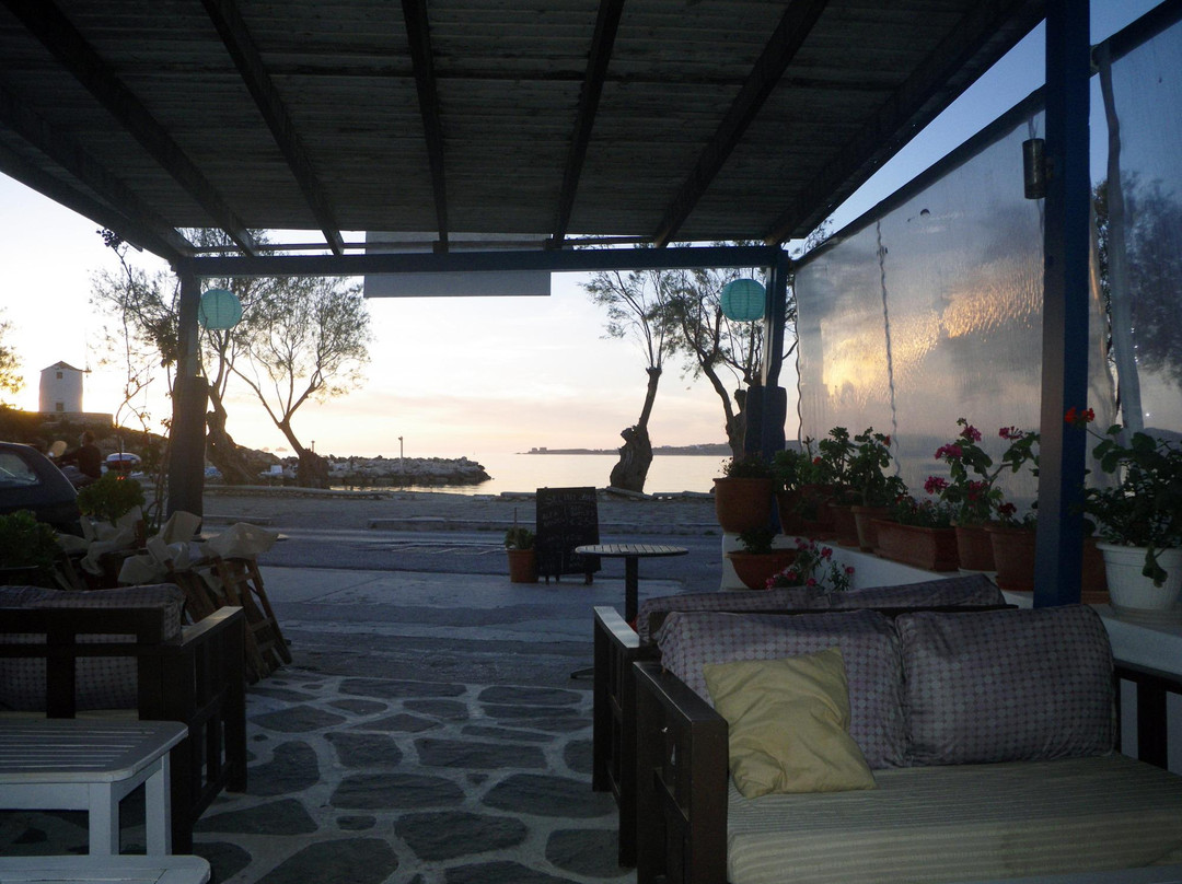 Parasporos旅游景点-Selini Bar