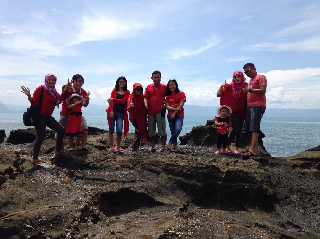 Karang Hawu Beach景点图片