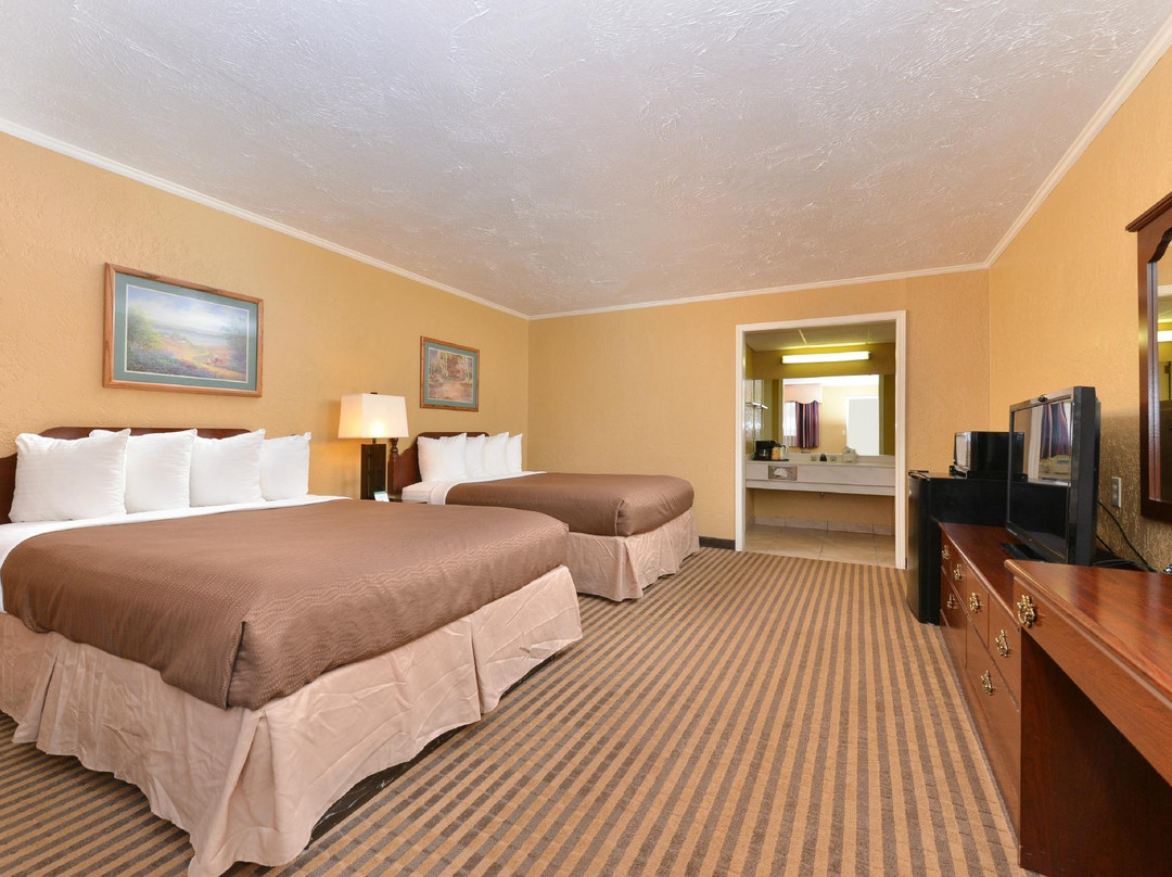 Executive Plus Inn & Suites主图