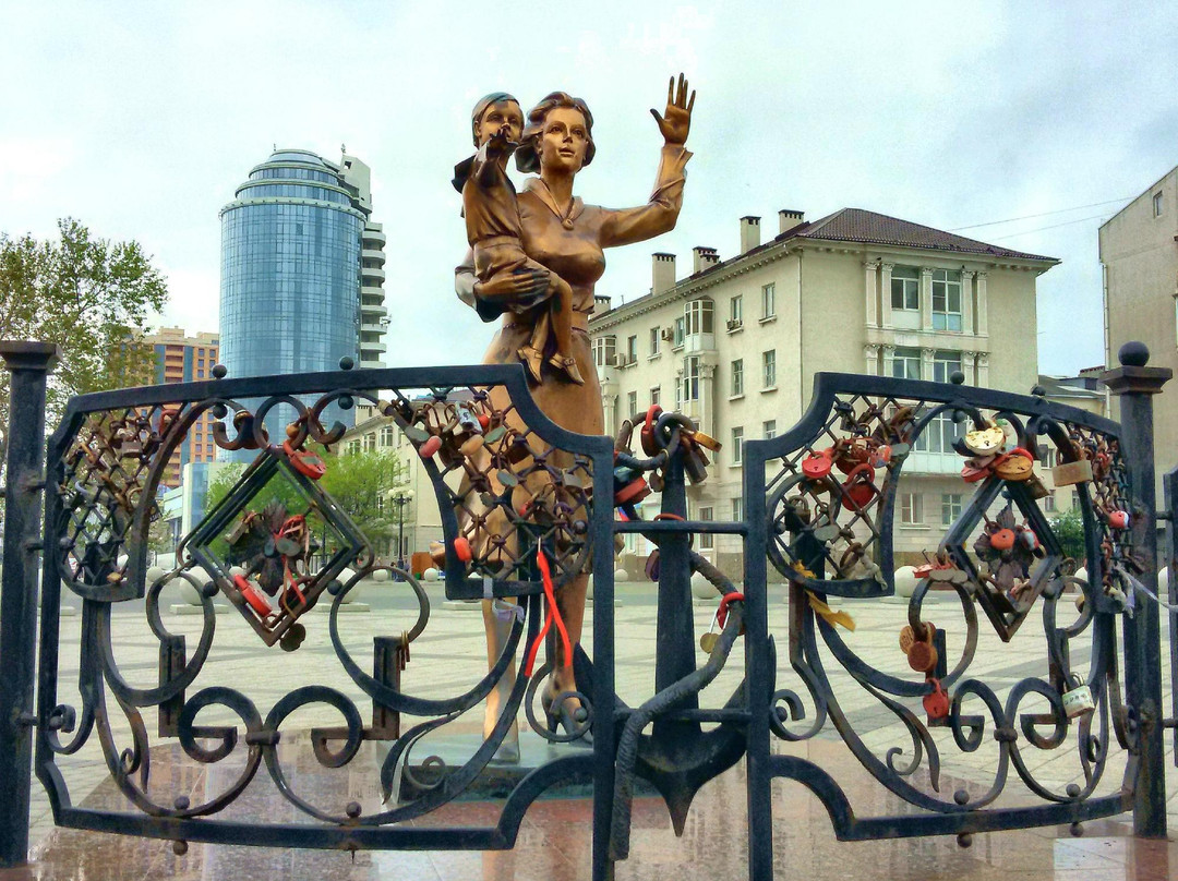 Monument to the Wifes of Sailors景点图片