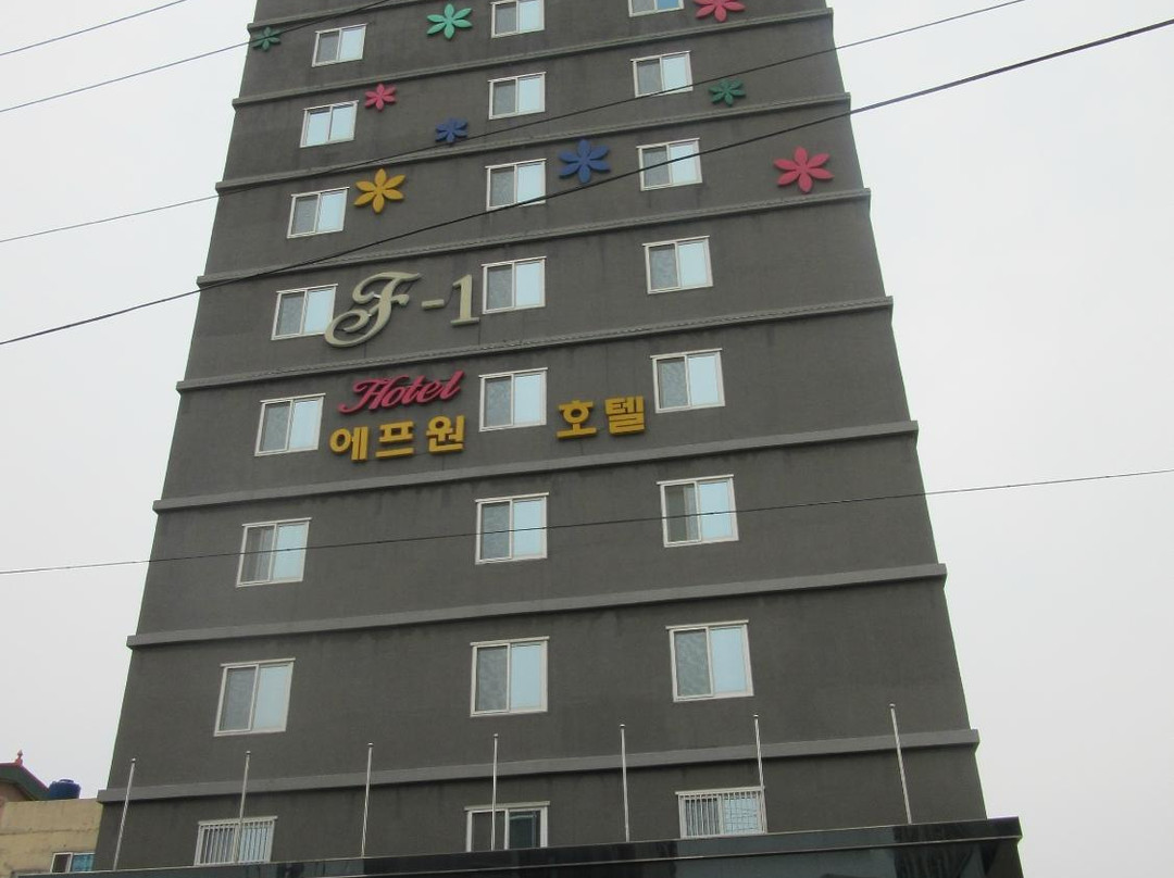 F1 Hotel主图