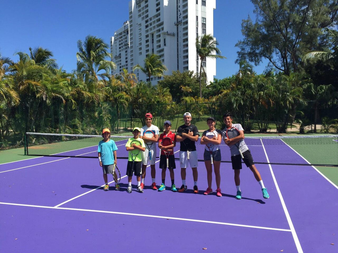 Canas Tennis-阿文图拉必去景点