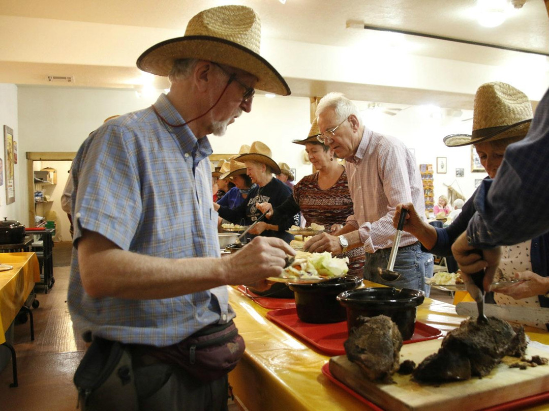 Mount Carmel餐馆和美食-Chuckwagon Cookouts