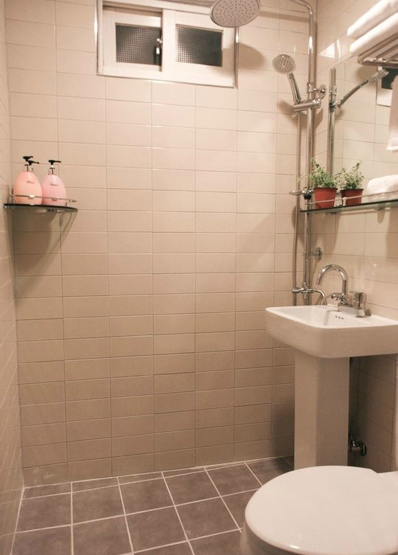 孟通大酒店主图