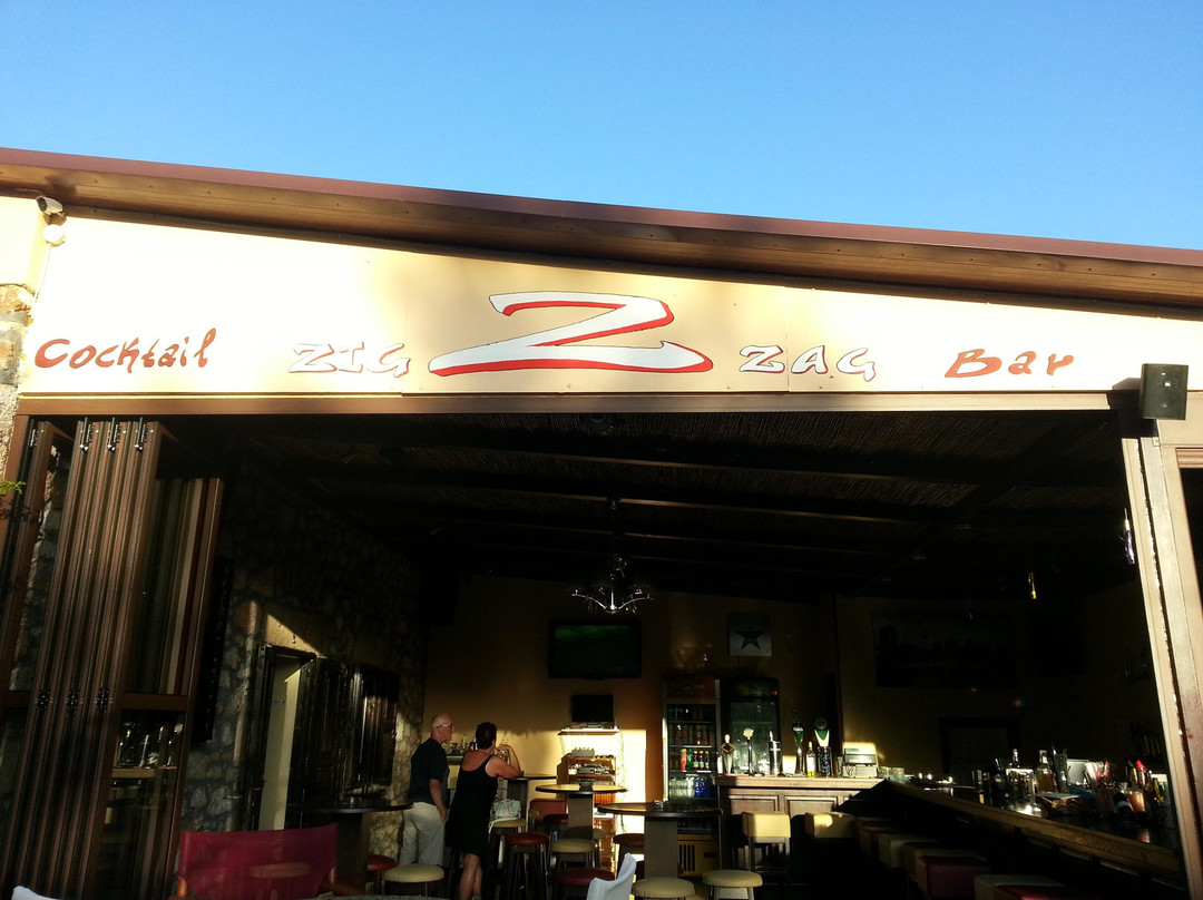 Zig Zag Bar Pefkos-Pefkos必去景点