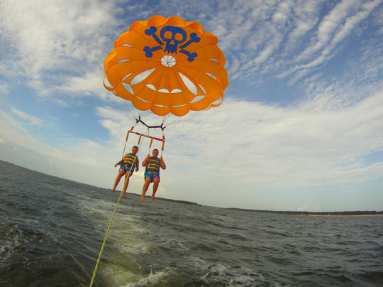 Sky Pirate Parasail-希尔顿头岛必去景点