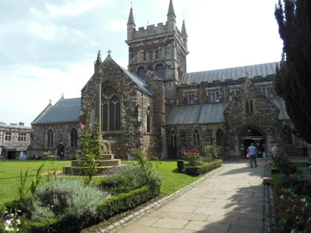 The Minster Church of St Cuthburga景点图片