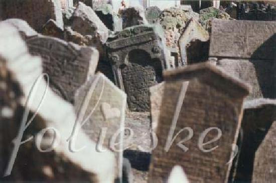 犹太人墓地-布拉格必去景点