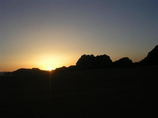 月亮峡谷-瓦地伦必去景点