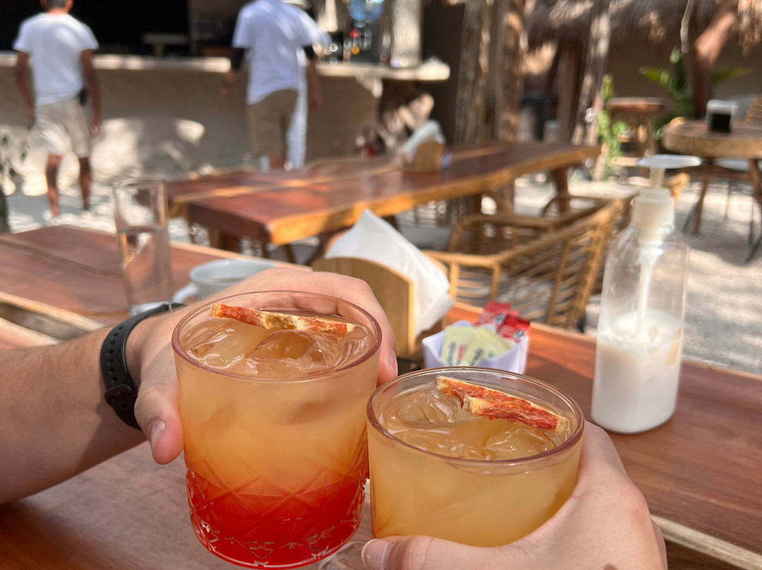 The Yellow Nest主图