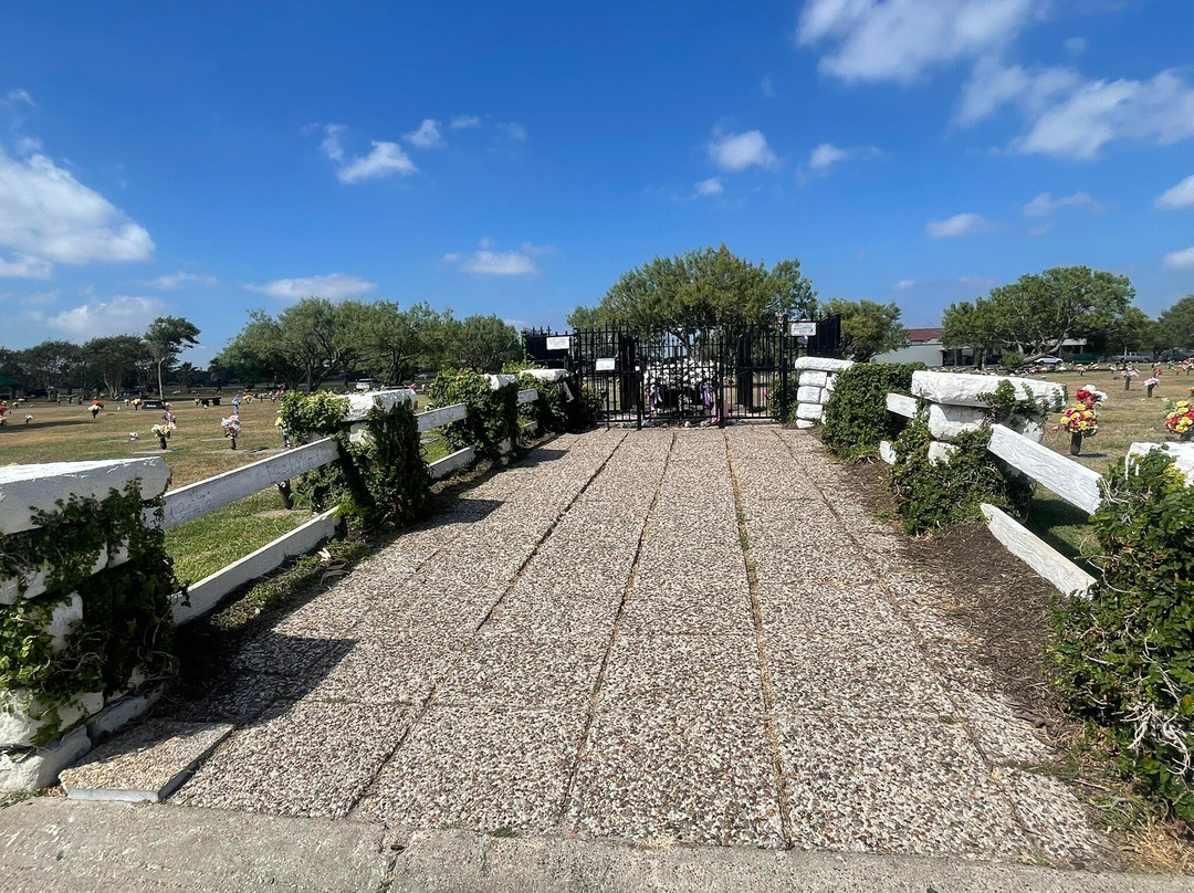 The Grave of Selena Quintanilla-Perez-科珀斯克里斯蒂市必去景点